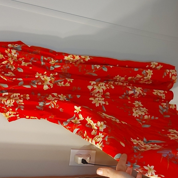 Red Dress with floral print - Picture 4 of 7